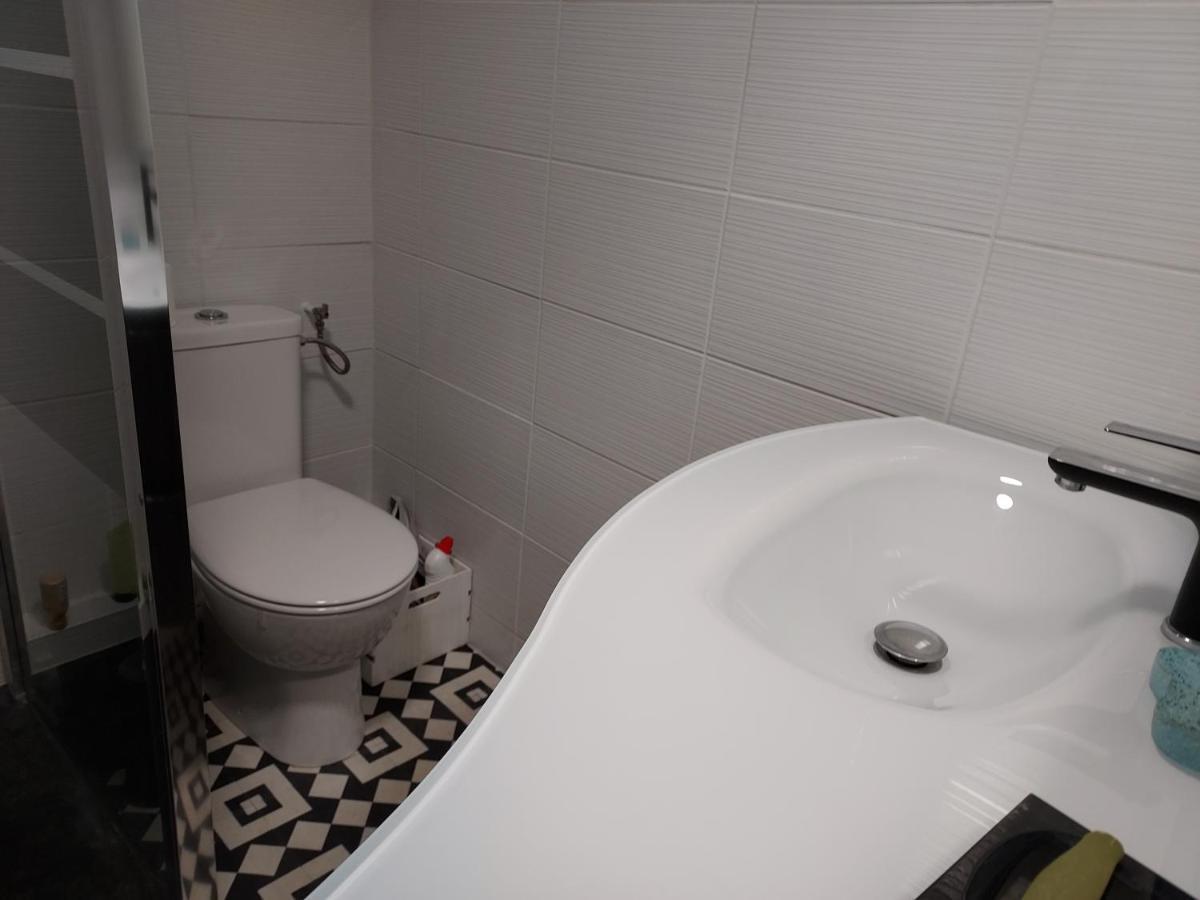 Rez-De-Chaussee Privatif Spacieux 3* D'Une Villa Centre Ville Hyeres Luaran gambar