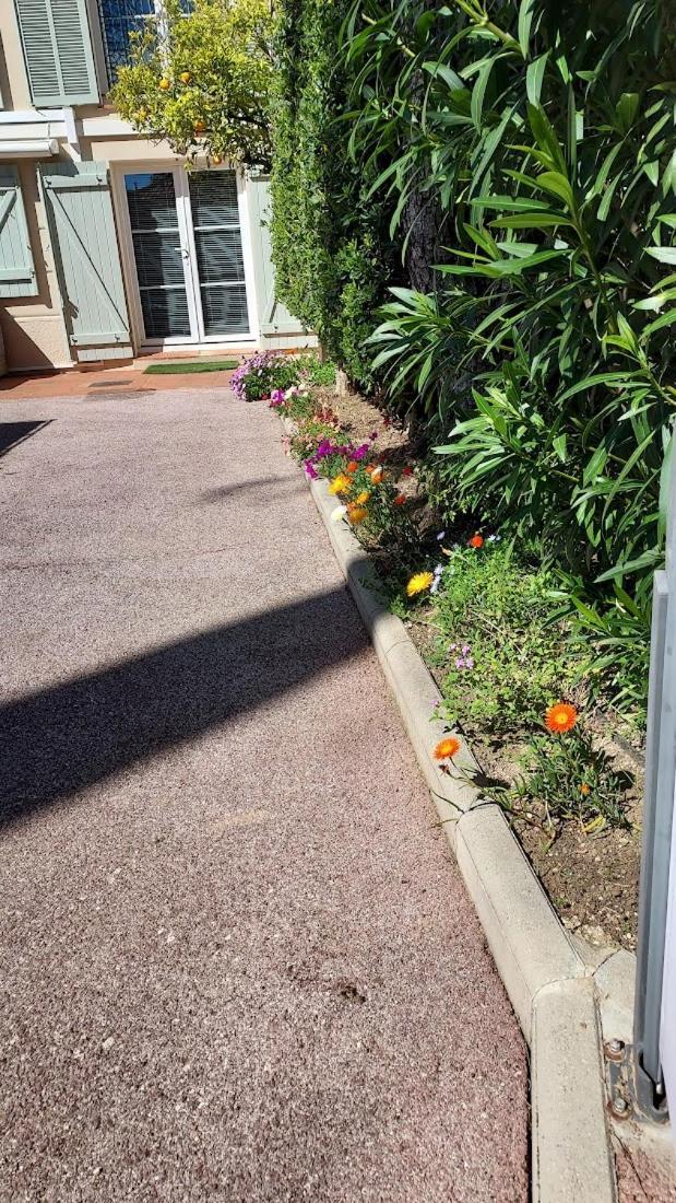 Rez-De-Chaussee Privatif Spacieux 3* D'Une Villa Centre Ville Hyeres Luaran gambar