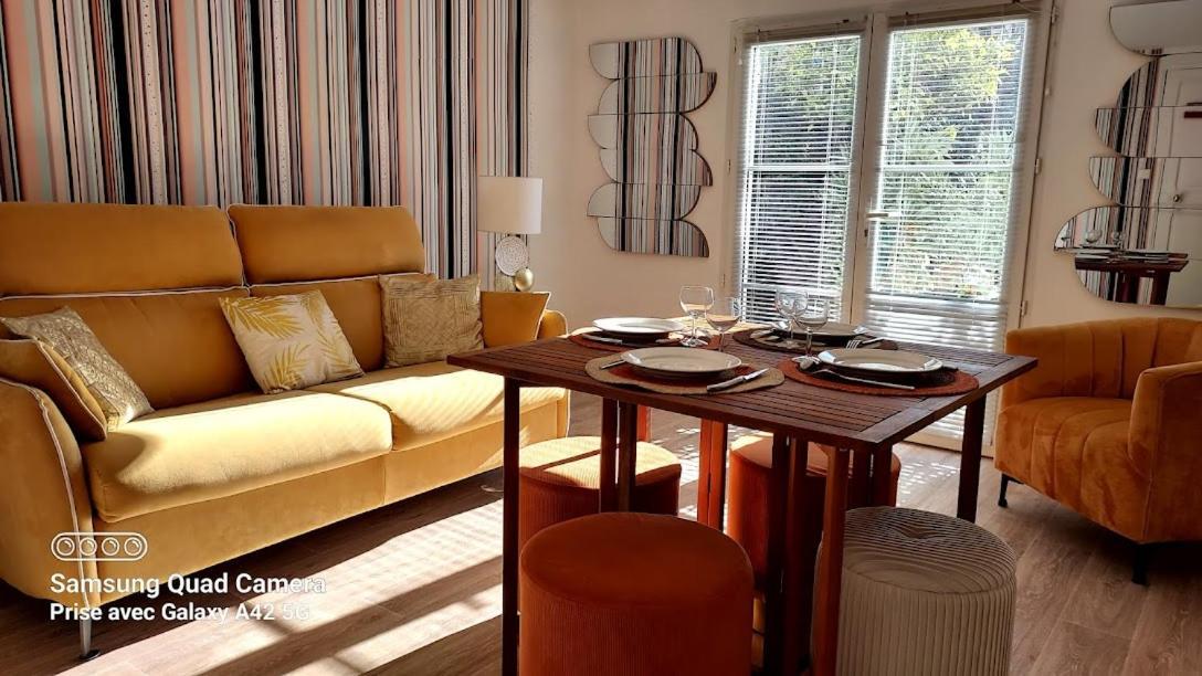 Rez-De-Chaussee Privatif Spacieux 3* D'Une Villa Centre Ville Hyeres Luaran gambar